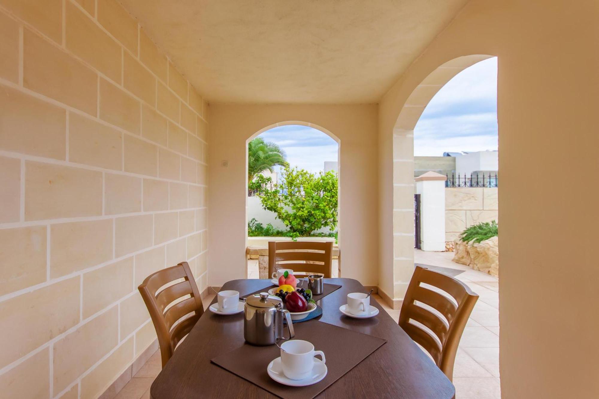 Villa & Pool Apartments In Mellieha Bay Εξωτερικό φωτογραφία