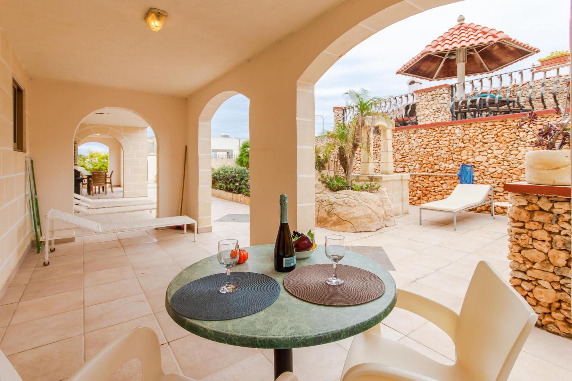 Villa & Pool Apartments In Mellieha Bay Εξωτερικό φωτογραφία