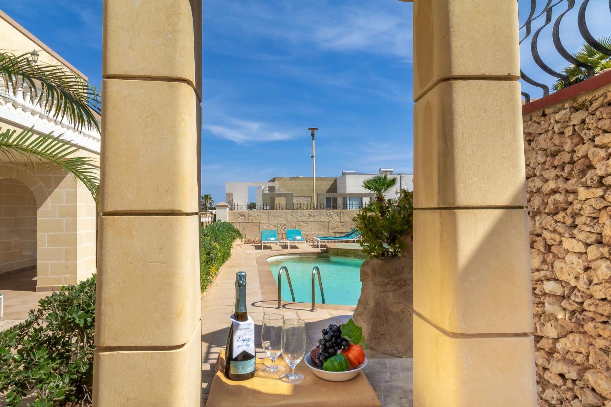 Villa & Pool Apartments In Mellieha Bay Εξωτερικό φωτογραφία
