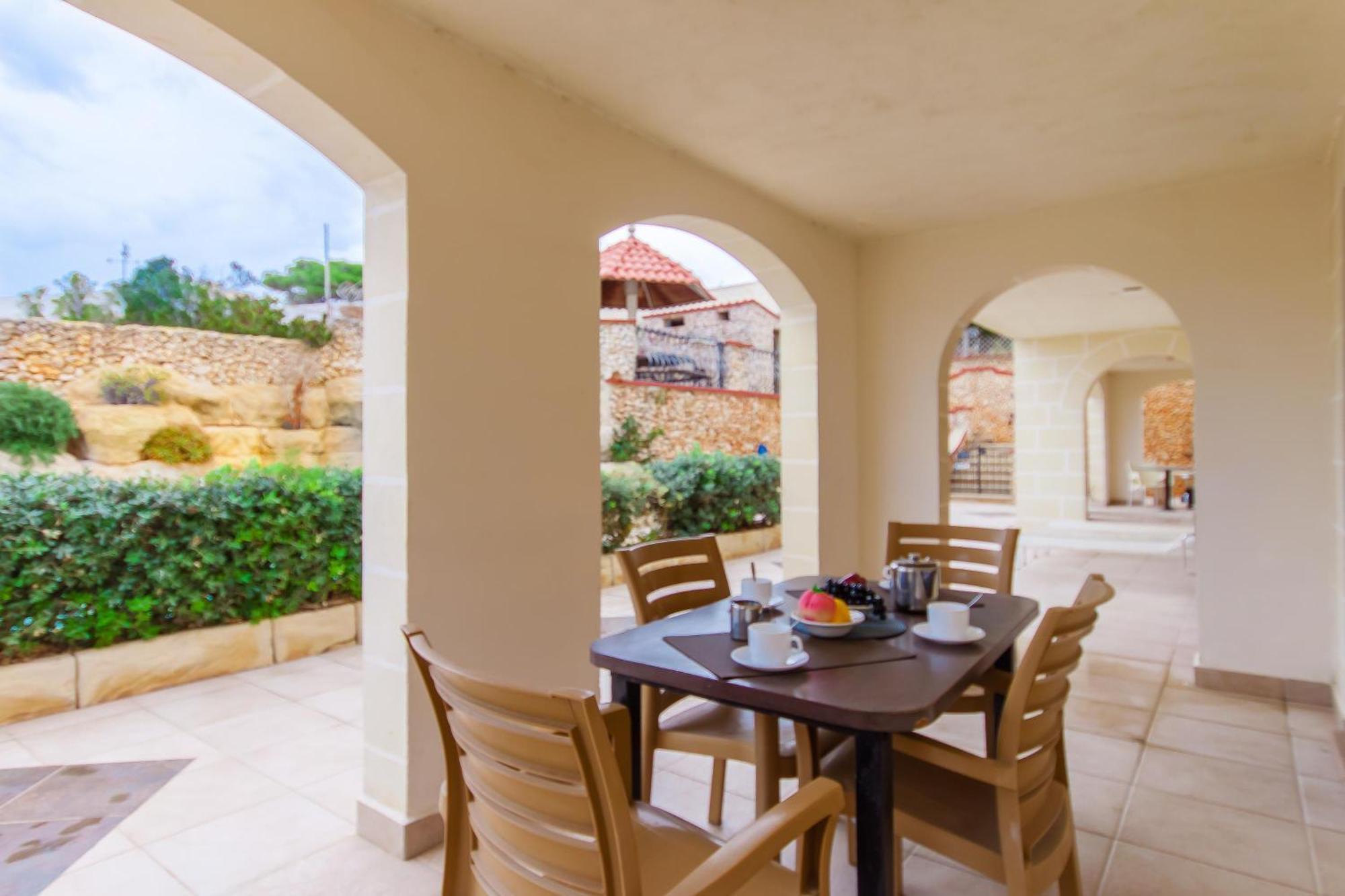 Villa & Pool Apartments In Mellieha Bay Εξωτερικό φωτογραφία